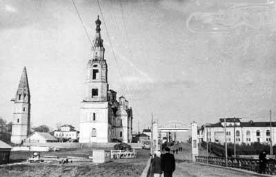 Лозунг на арке