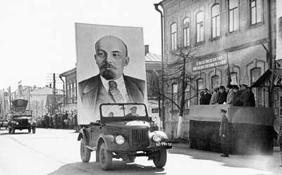 Улица Кирова. Первомайская демонстрация