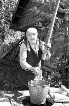 У колодца