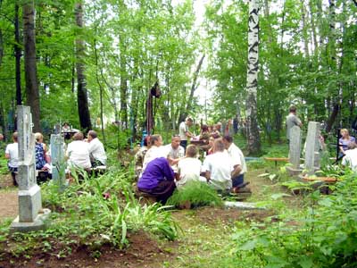 В «Бодун» на Сердежском кладбище. 8 июля 2007 года