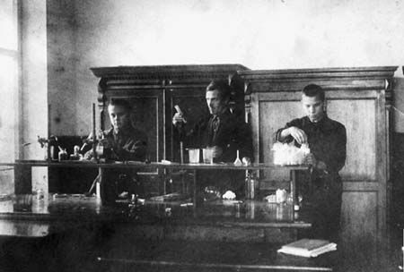 Урок химии. 1936 год.